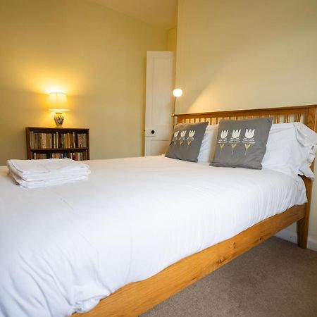Oak House In Mid Wales With Log Burner By Seren Short Stays Макънтлет Екстериор снимка
