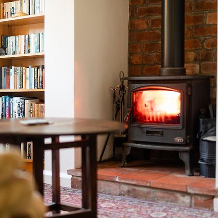 Oak House In Mid Wales With Log Burner By Seren Short Stays Макънтлет Екстериор снимка