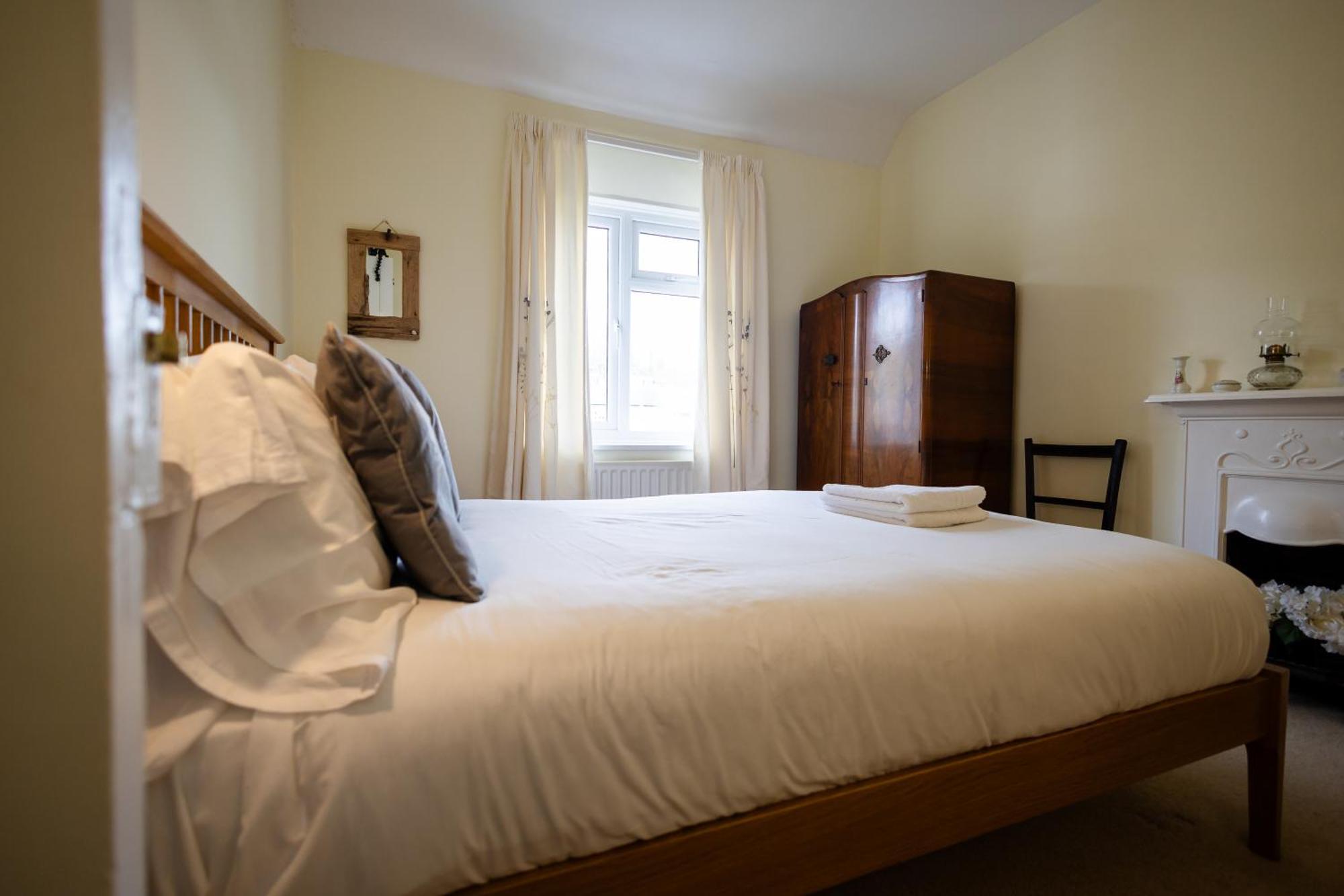 Oak House In Mid Wales With Log Burner By Seren Short Stays Макънтлет Екстериор снимка