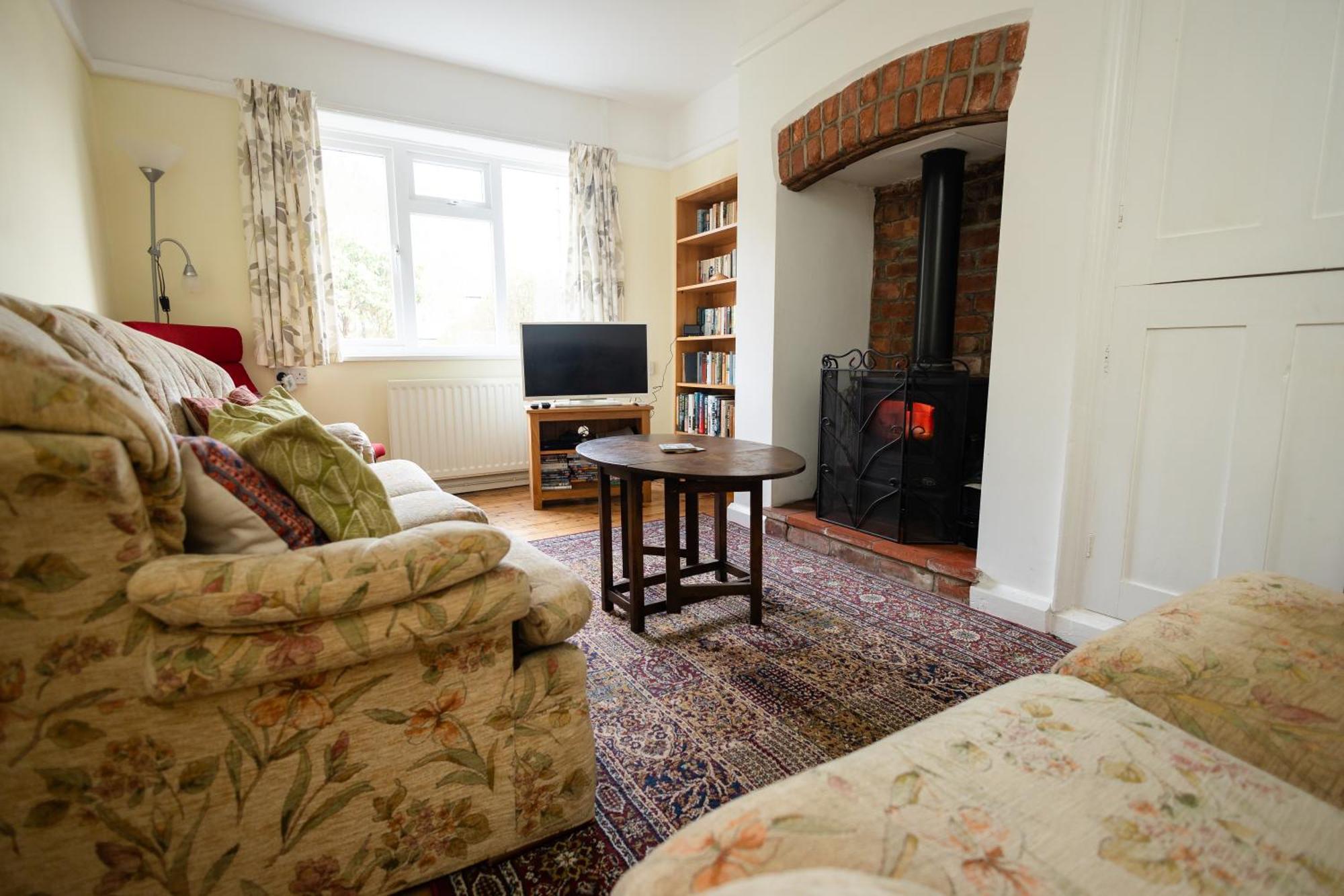Oak House In Mid Wales With Log Burner By Seren Short Stays Макънтлет Екстериор снимка