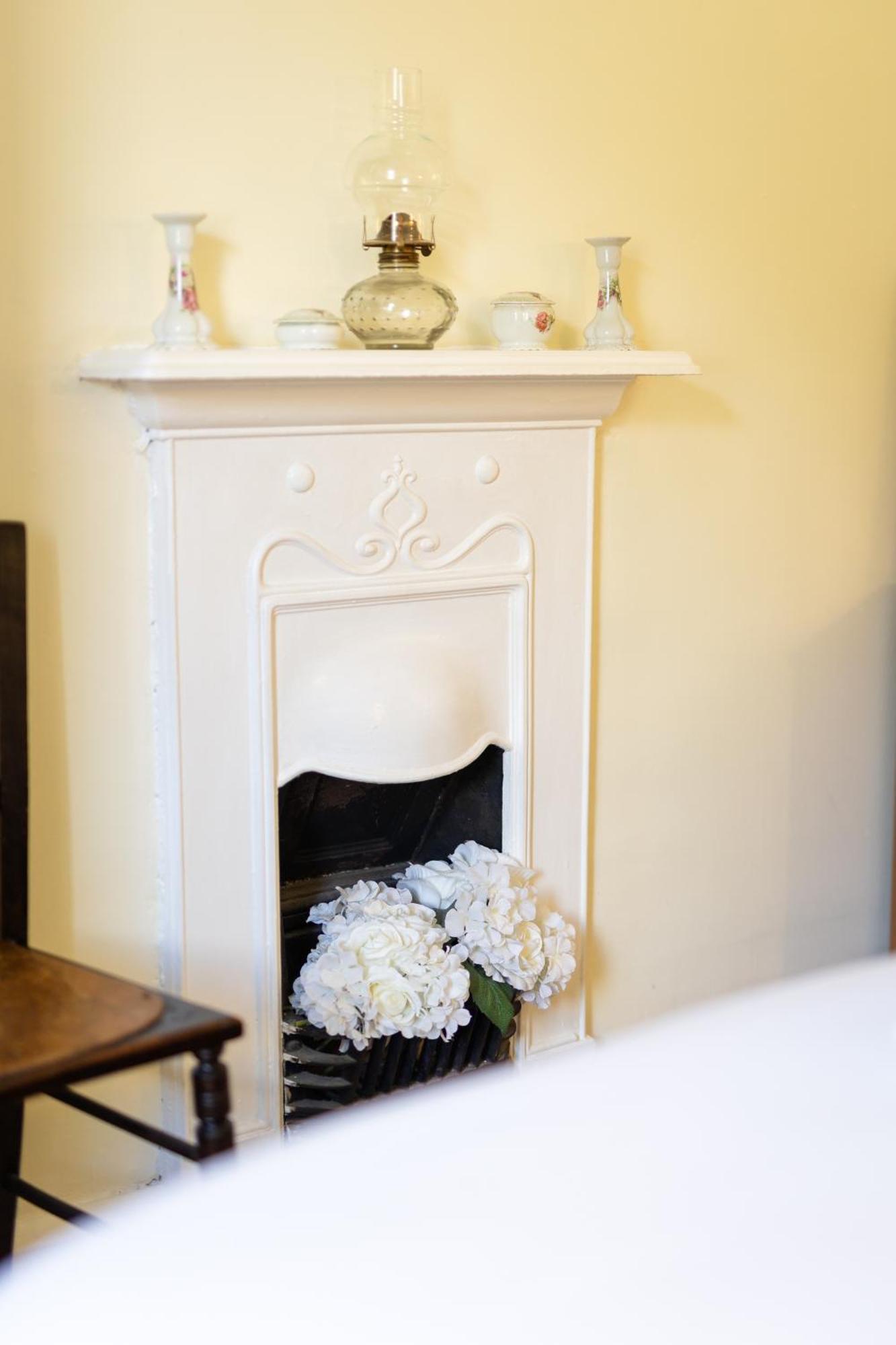 Oak House In Mid Wales With Log Burner By Seren Short Stays Макънтлет Екстериор снимка