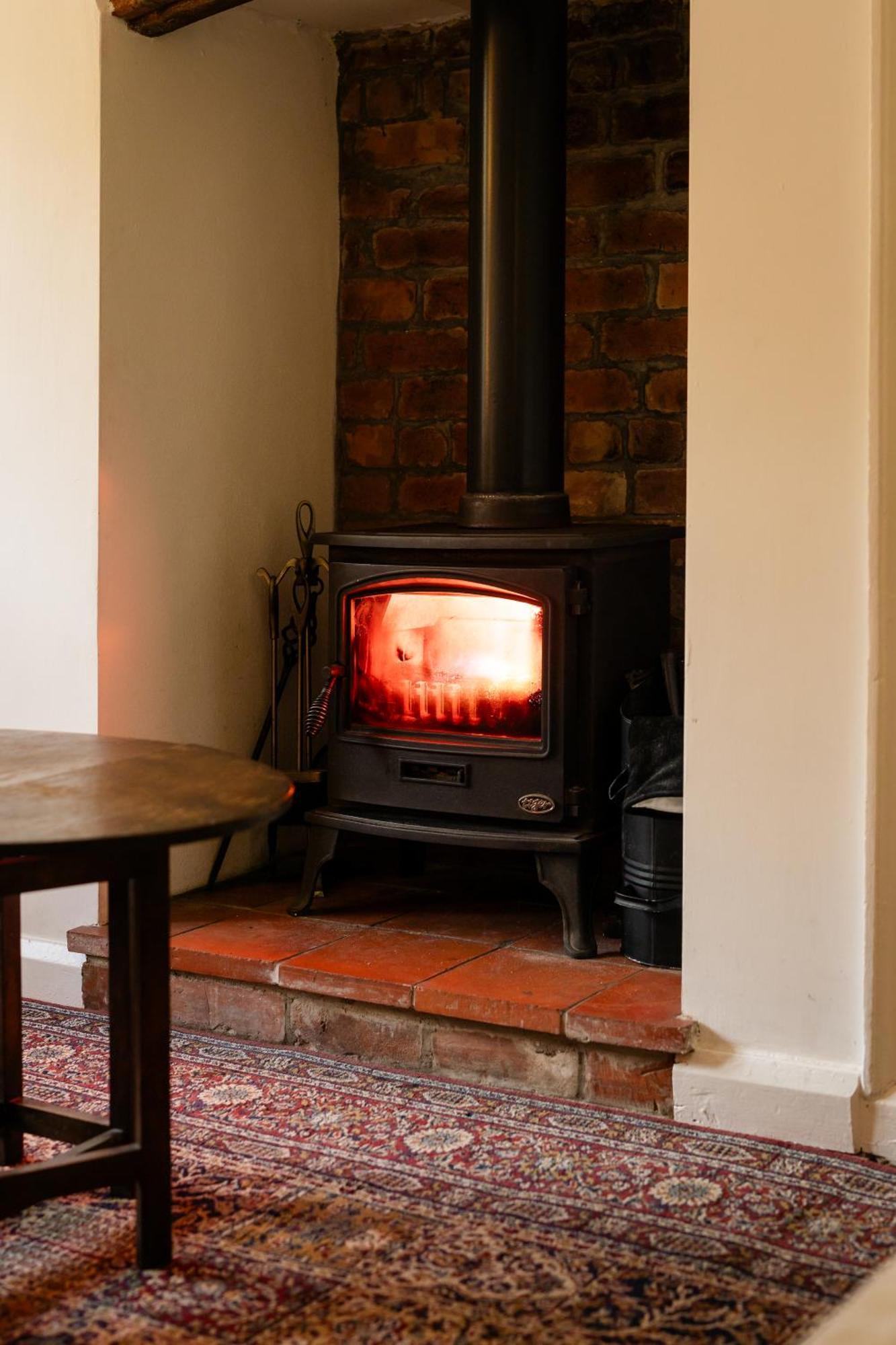 Oak House In Mid Wales With Log Burner By Seren Short Stays Макънтлет Екстериор снимка