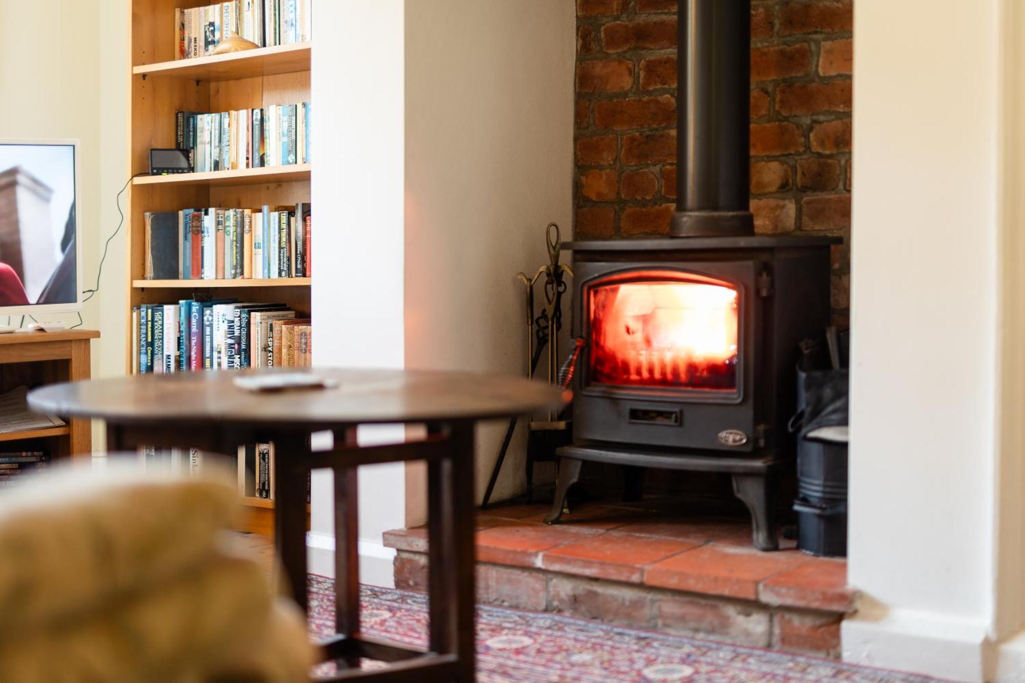 Oak House In Mid Wales With Log Burner By Seren Short Stays Макънтлет Екстериор снимка